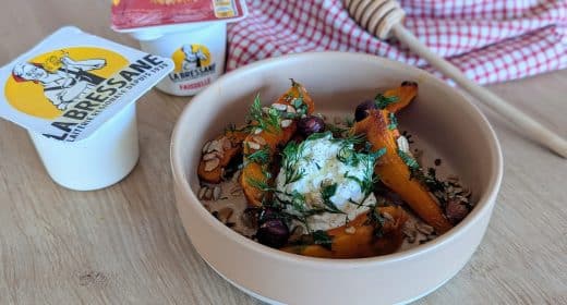 Faisselle aux herbes, granola et courge rôtie aux épices et miel