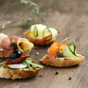 Mini bruschettas pour l’apéro au fromage frais de brebis