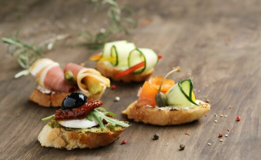Mini bruschettas pour l’apéro au fromage frais de brebis