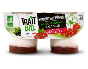 Yaourt de chèvre à l’eau floral de cassis sur coulis de groseilles