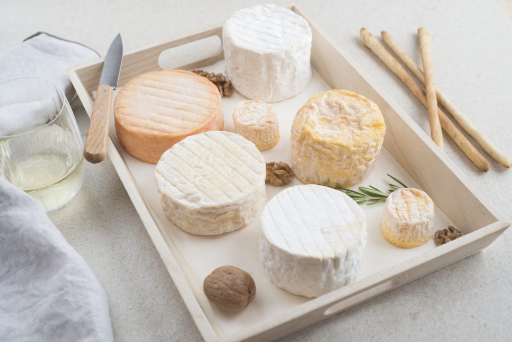 modif plateau epoisses (g), langres (g) affiné chablis, triple crème, roussins x, chaour