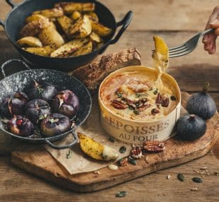 Époisses au four, figues rôties et potatoes maison